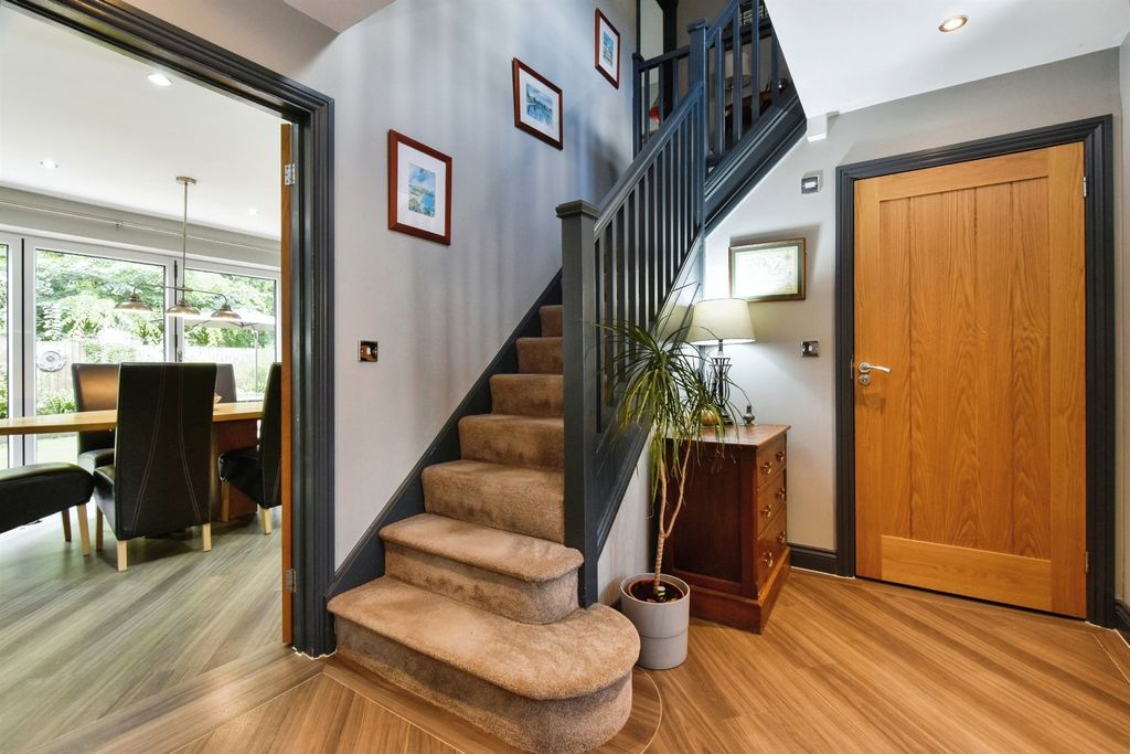 Property photo 2 of 34
