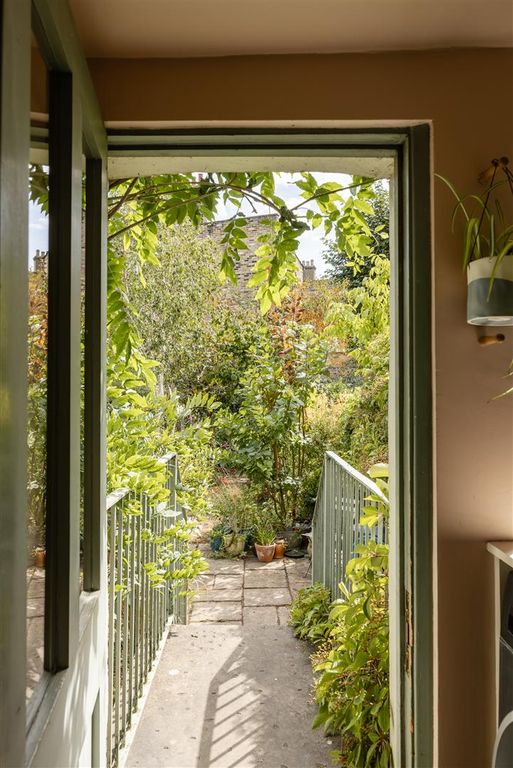Property photo 2 of 49 Stoke Newington Common, N16