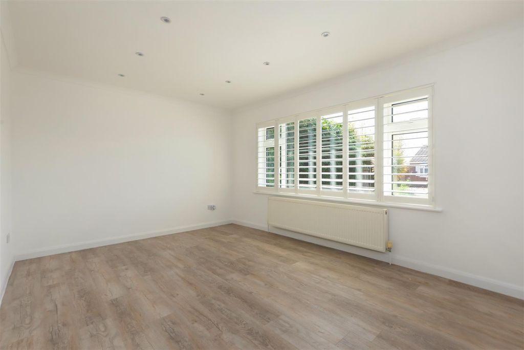 Property photo 3 of 14 Allan Road, Seasalter, Whitstable