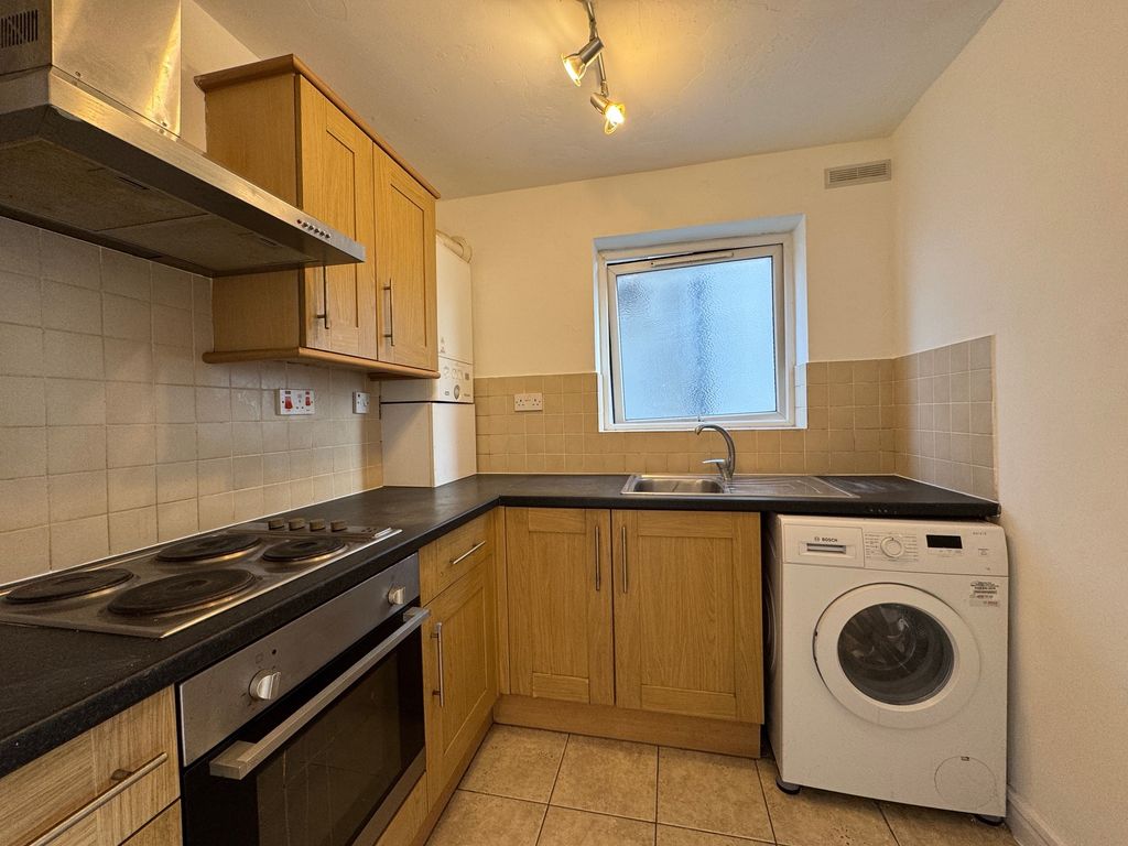 Property photo 3 of 8 Kitchen