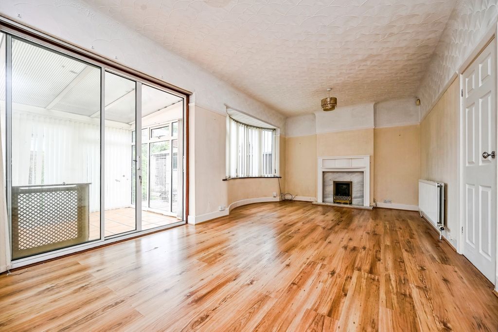 Property photo 3 of 12 Pbox-Img.Jpg