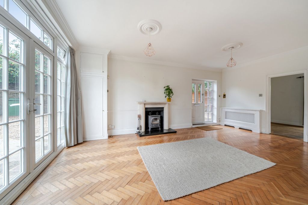 Property photo 2 of 21 1521688-2-6Ab4Eab...