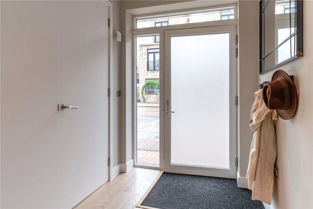 Property photo 3 of 9 Show Home