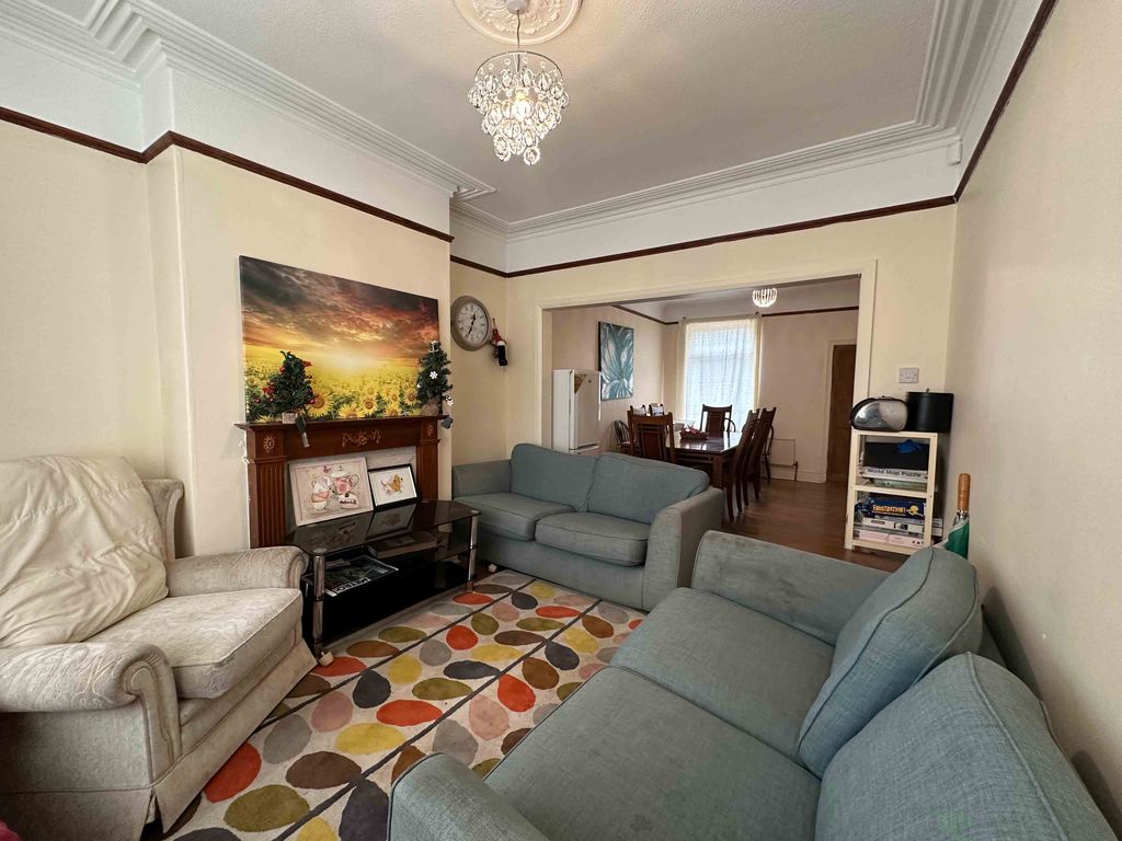 Property photo 2 of 9