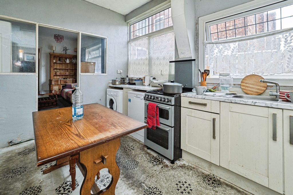 Property photo 3 of 12