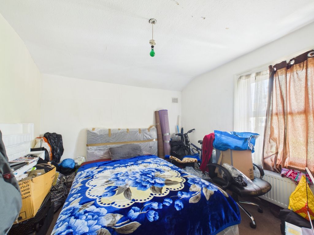 Property photo 2 of 8 Cam03750G0-Pr0103-Still008