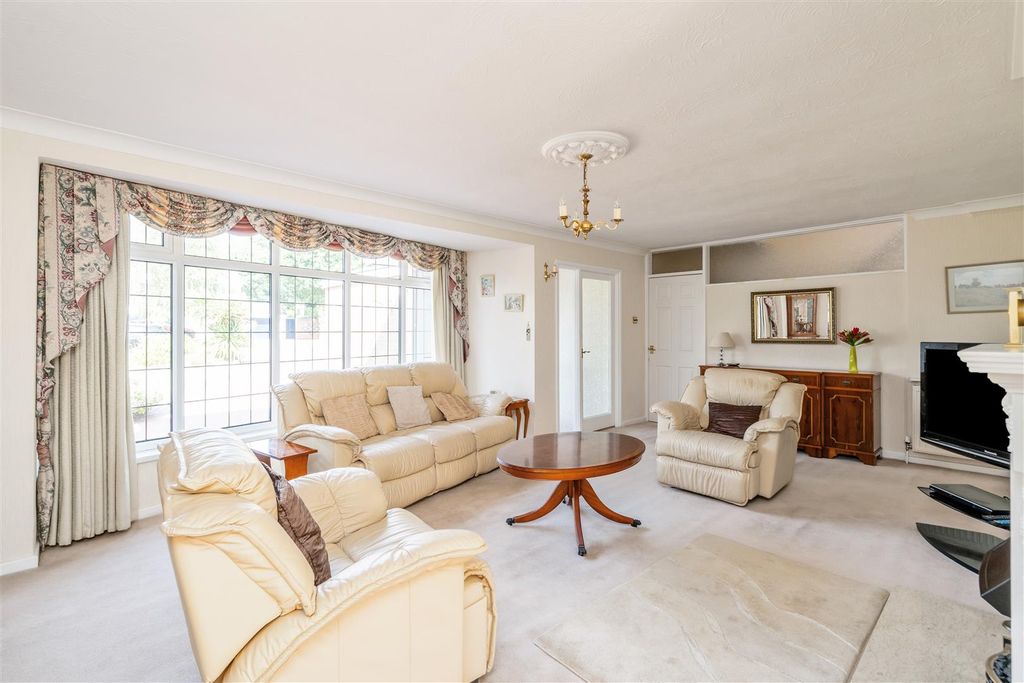 Property photo 3 of 11 76 Woodlea Drive_15.Jpg