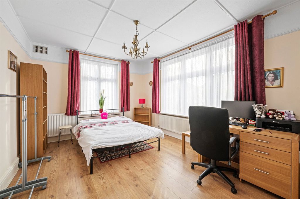 Property photo 3 of 22 Master Bedroom