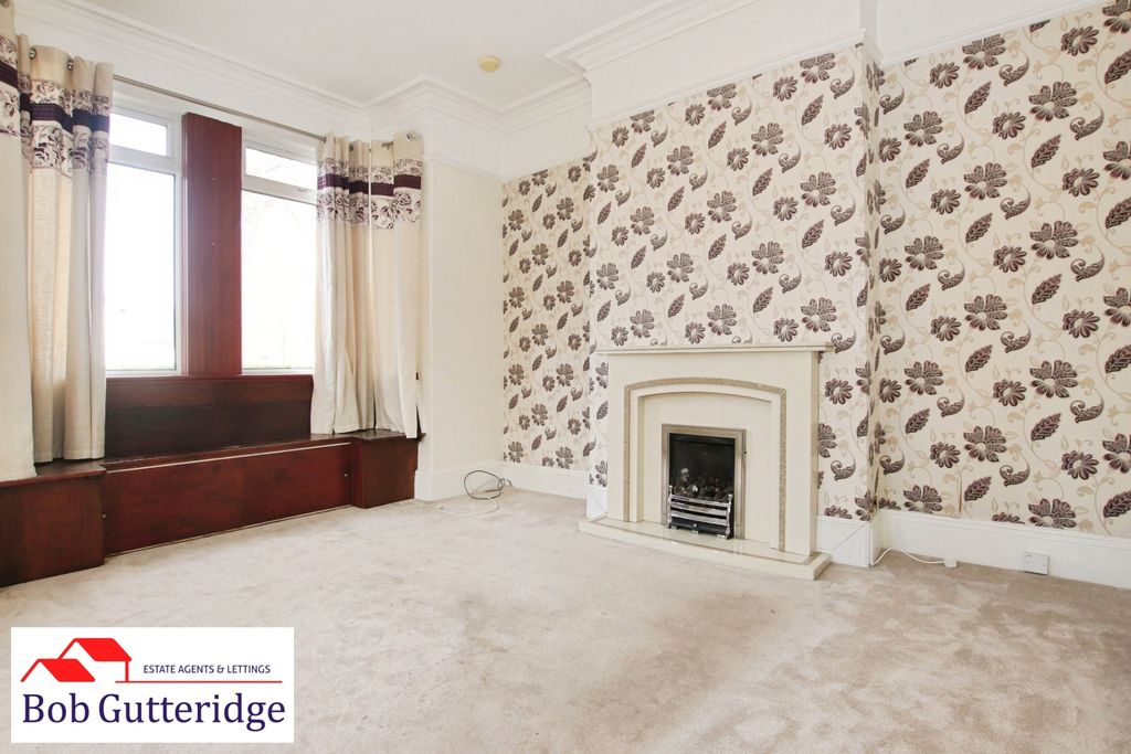 Property photo 2 of 44 Lounge