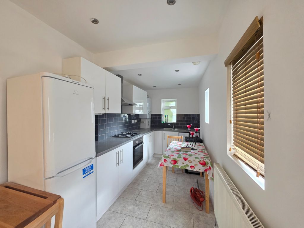 Property photo 3 of 13 Photo 4