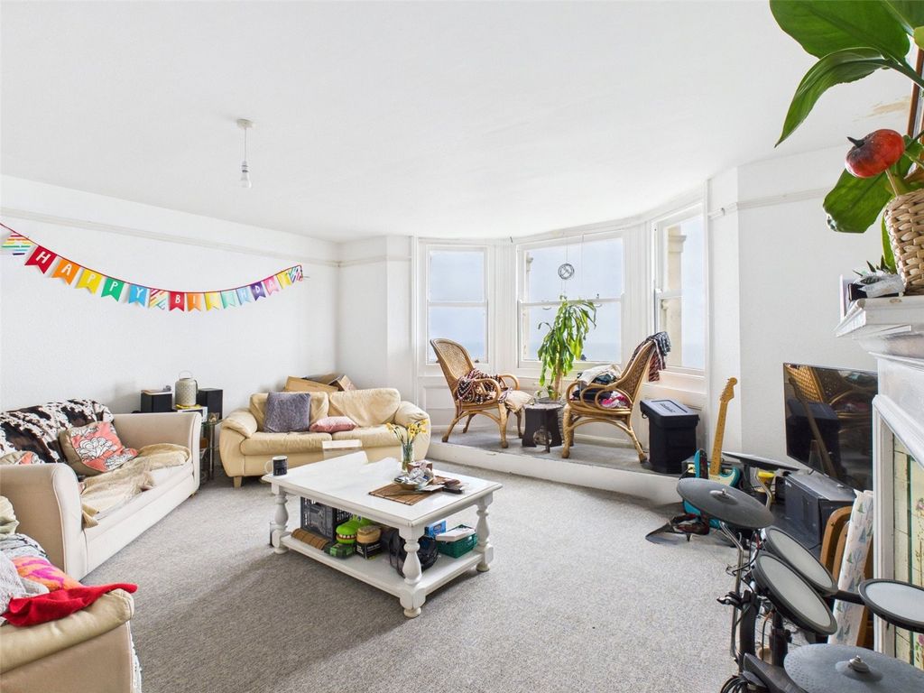 Property photo 2 of 15 Lounge