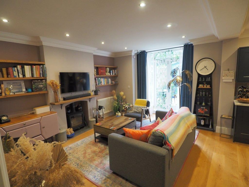 Property photo 2 of 12