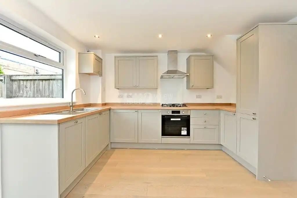 Property photo 2 of 22 Dining Kitchen