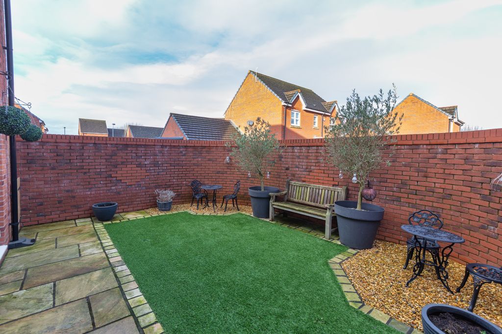 Property photo 3 of 23 7 Buckshaw Avenue-20