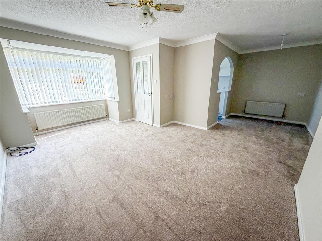 Property photo 2 of 13 Lounge