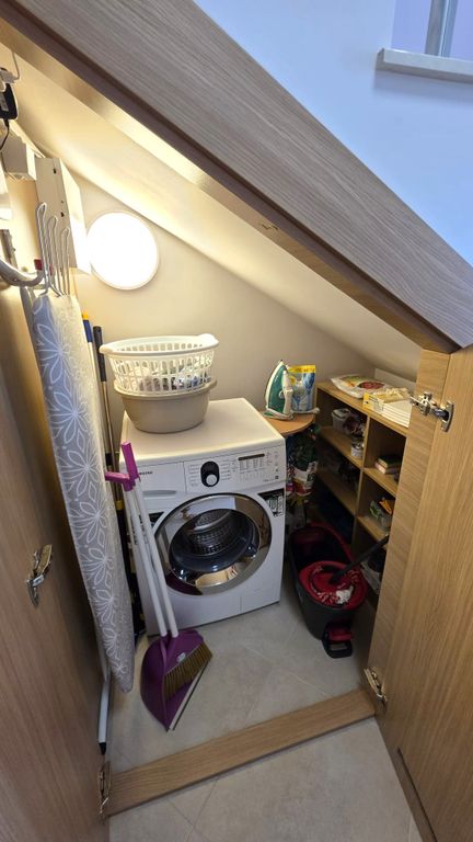 Property photo 2 of 41