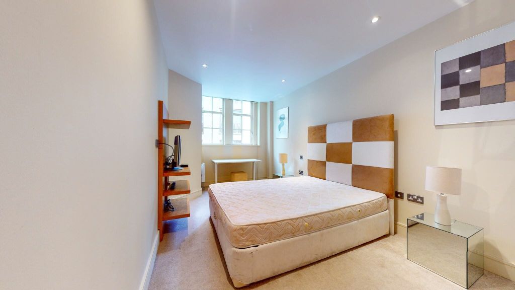 Property photo 3 of 18 Bedroom