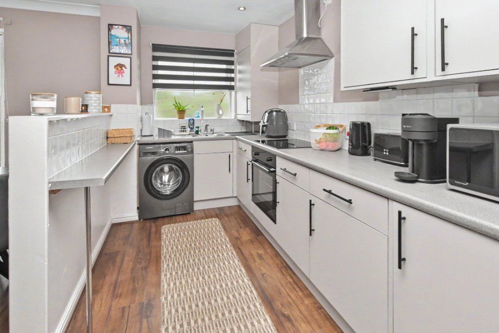 Property photo 3 of 14 Kitchen Area