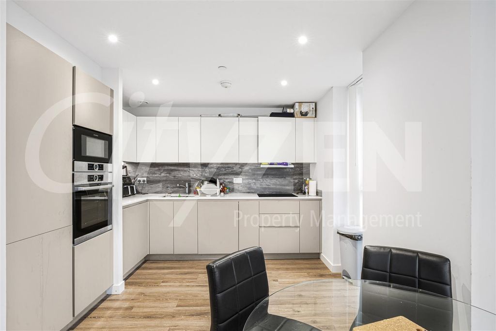 Property photo 2 of 19 Kitchen