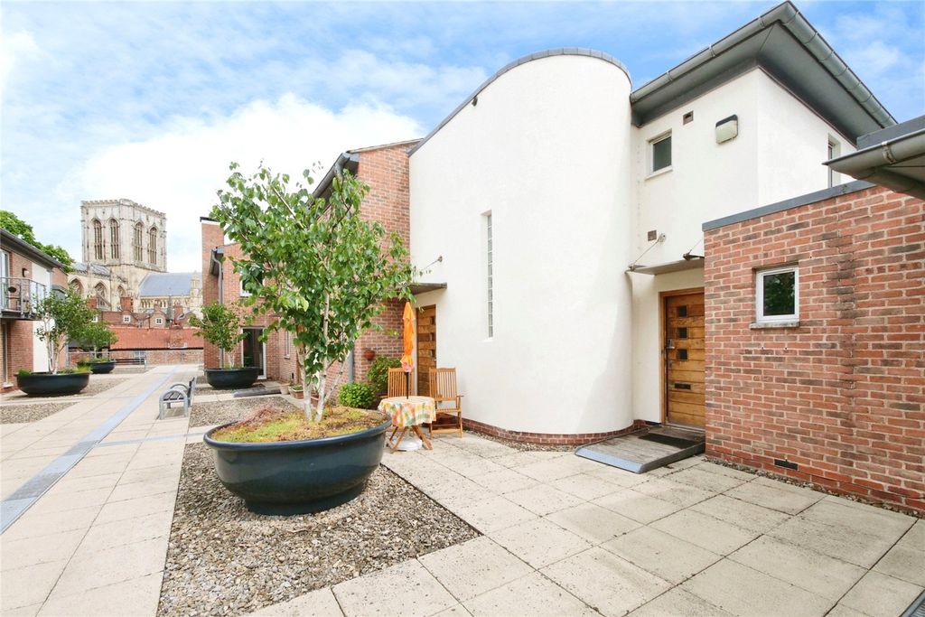 Property photo 2 of 14 External