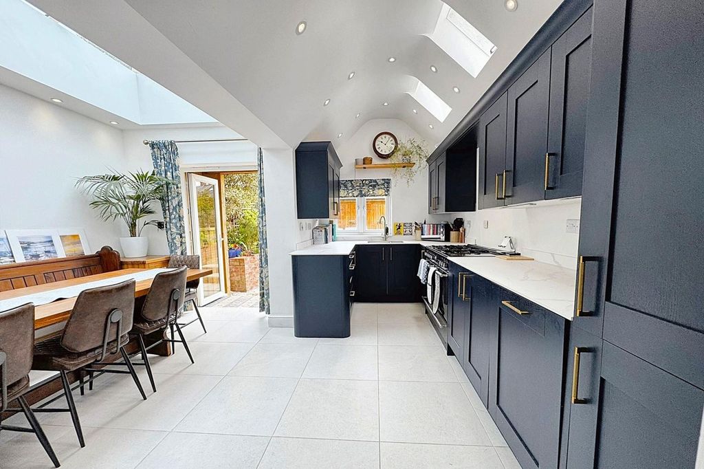 Property photo 3 of 22 Kitchen/Breakfast Room
