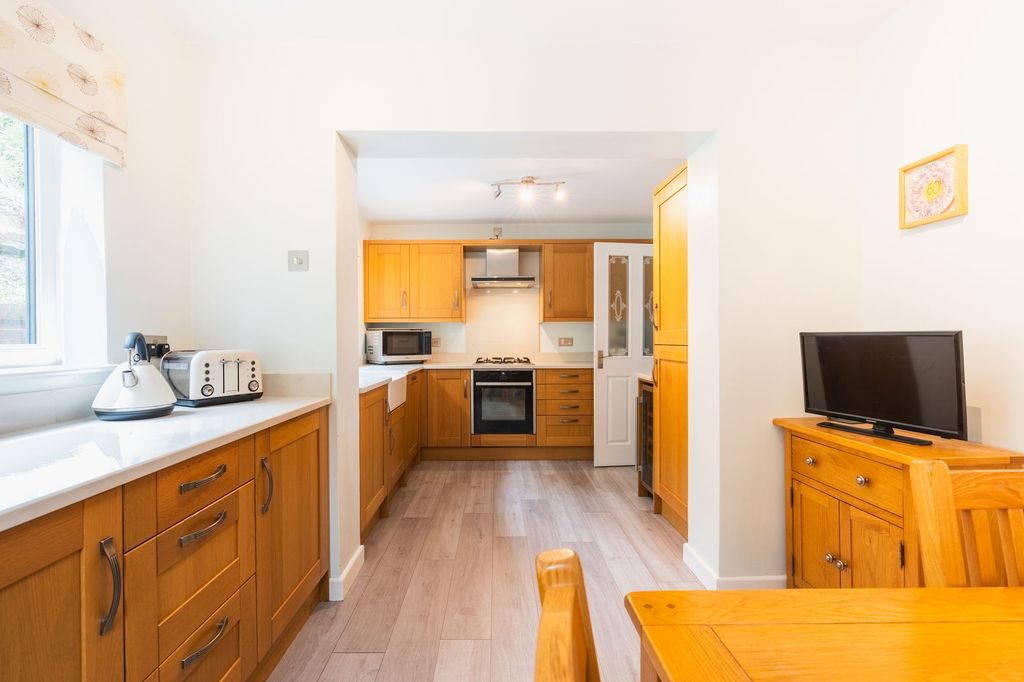 Property photo 2 of 37