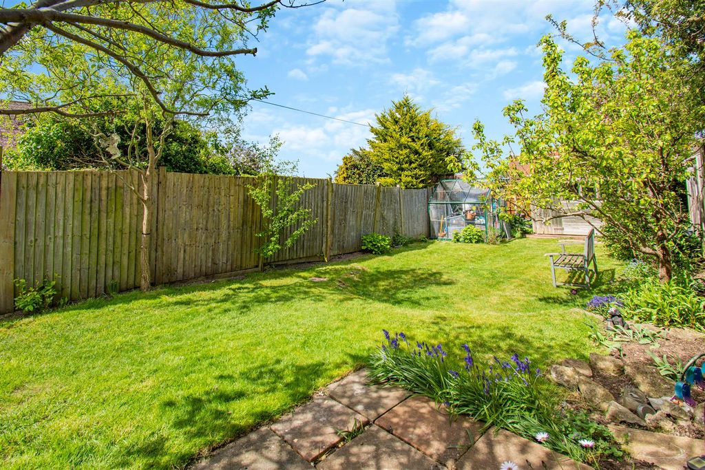 Property photo 2 of 28 Garden