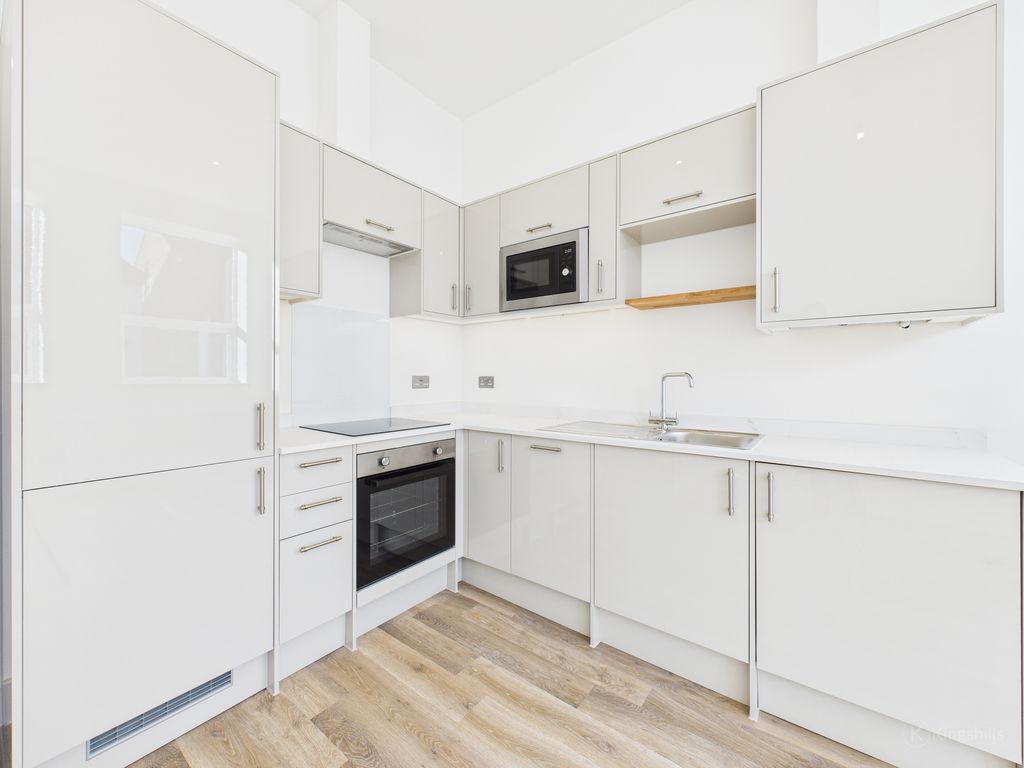 Property photo 2 of 13 Cam02119G0-Pr0506-Still005