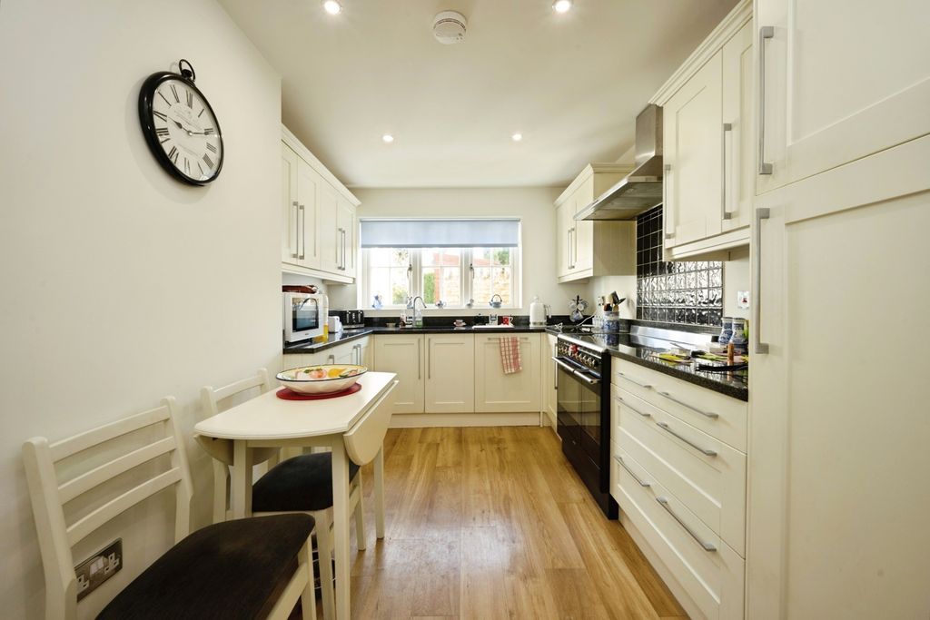 Property photo 2 of 17 Kitchen