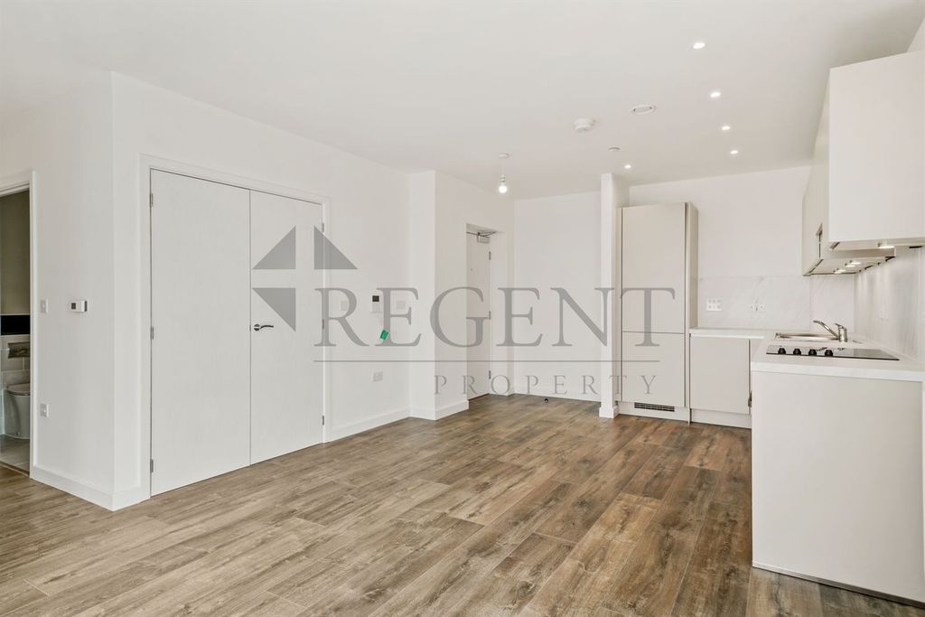 Property photo 2 of 12 Open Plan