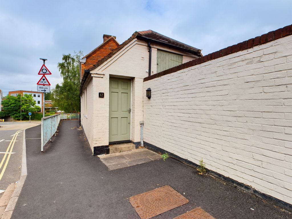 Property photo 1 of 9