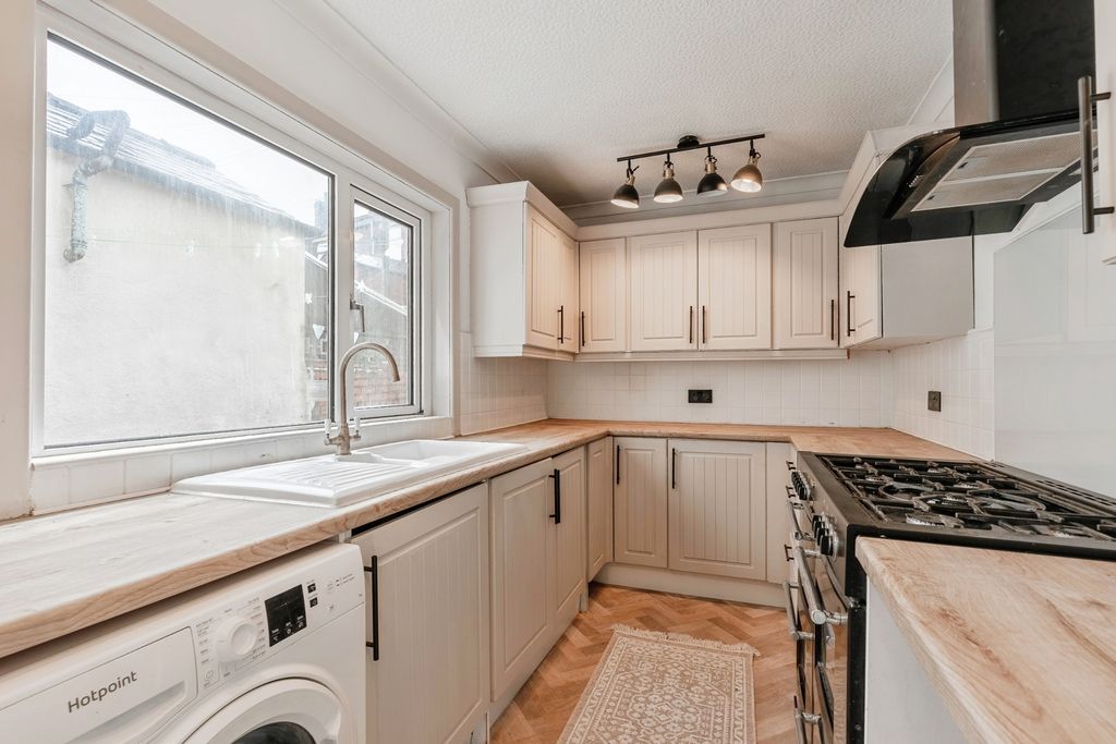 Property photo 3 of 20 Pbox-Img.Jpg