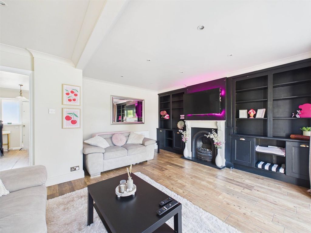 Property photo 2 of 23 Cam02885G0-Pr0604-Still005.Jpg