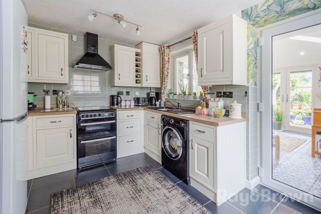Property photo 2 of 52