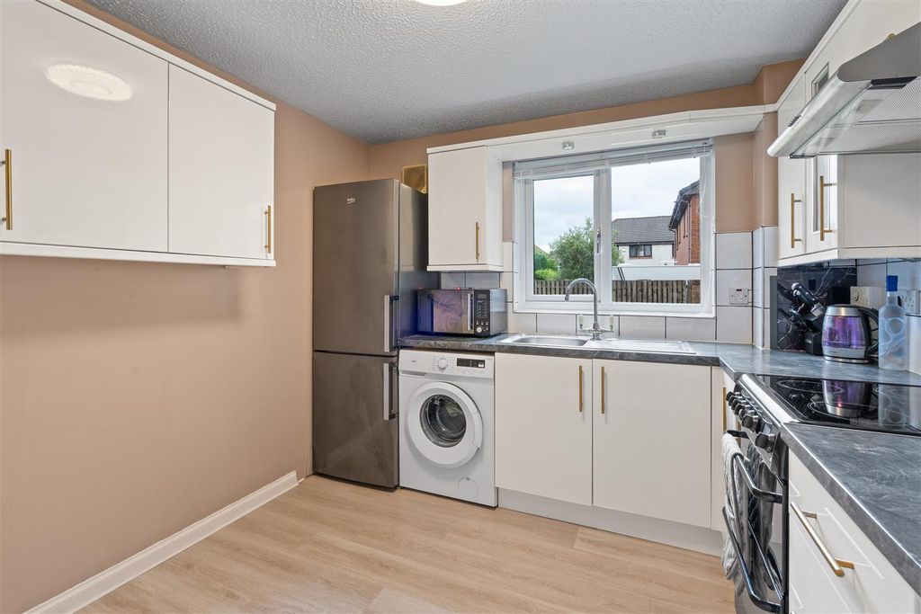Additional image 7 of 2 bed flat for saleWaverley Cresent, Livingston EH54
