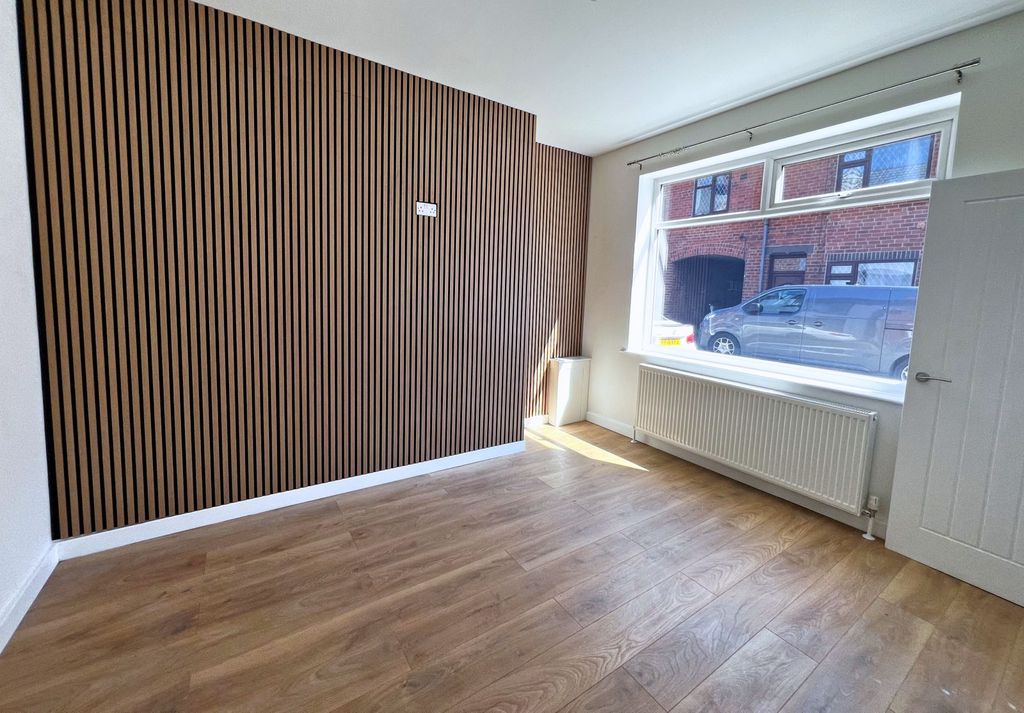 Property photo 3 of 17 Gallery