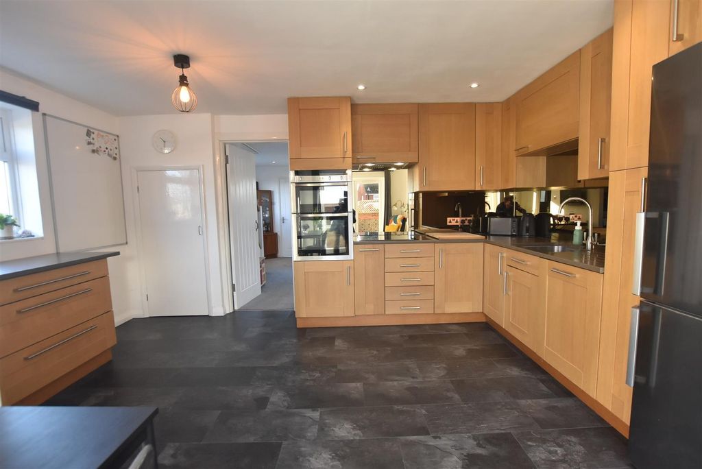 Property photo 2 of 30 Kitchen/Dining Room