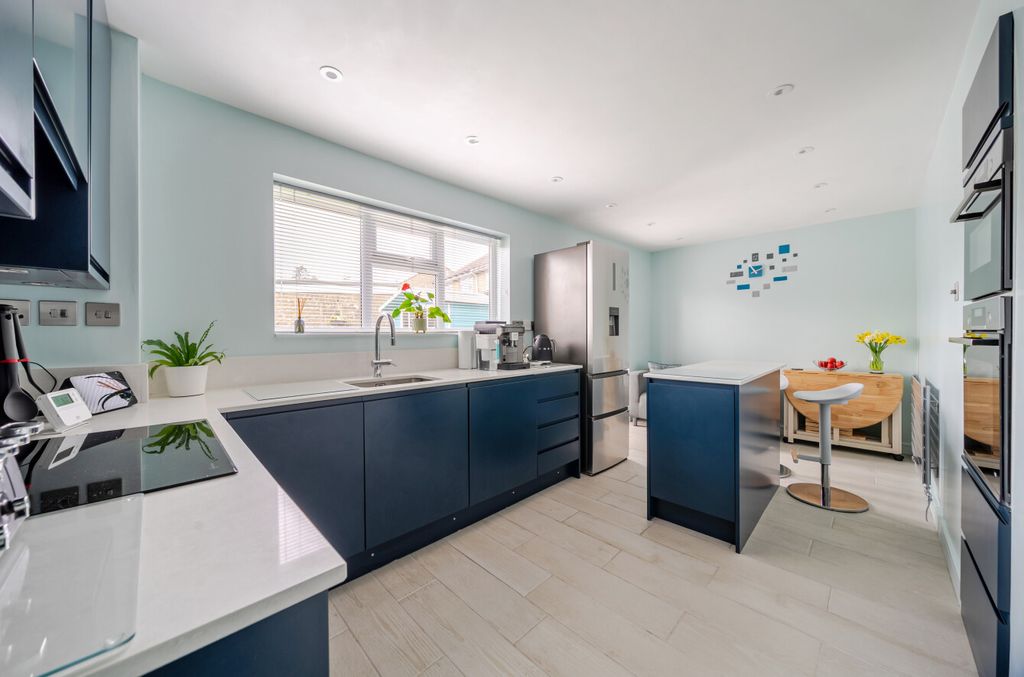 Property photo 3 of 14 1433569-21-69Cbaa...