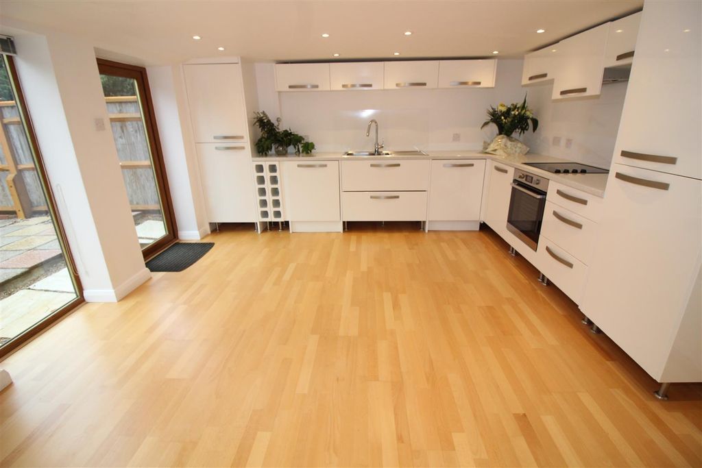 Property photo 3 of 12 Kitchen/Diner