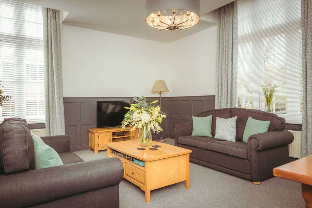 Property photo 2 of 10