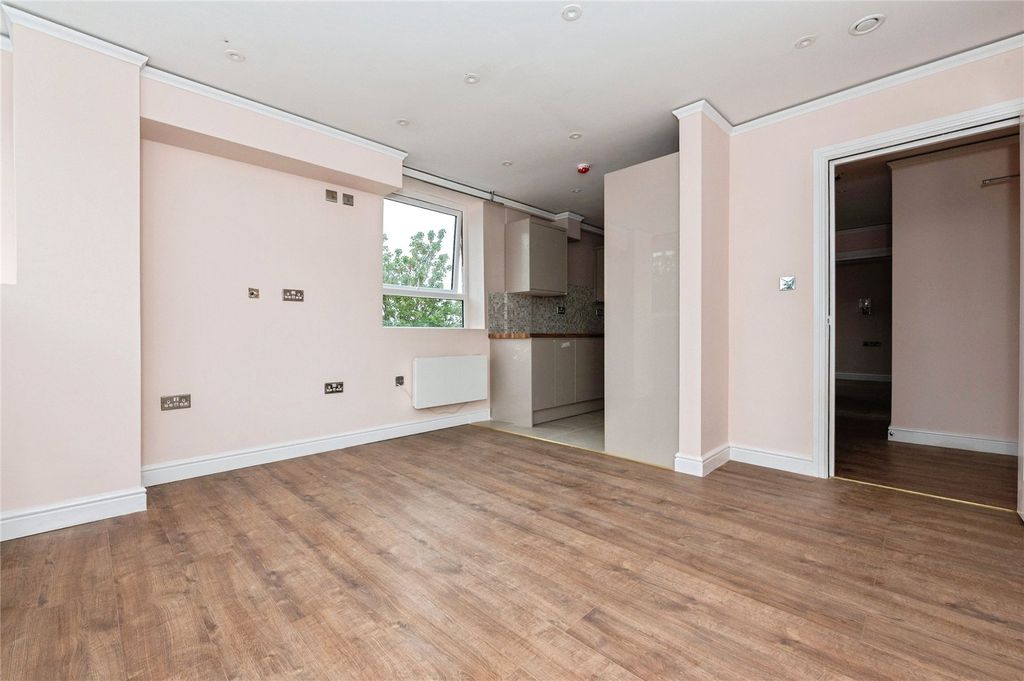 Property photo 2 of 10 Picture No. 61