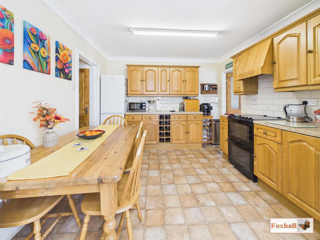 Property photo 3 of 18 Kitchen / Diner