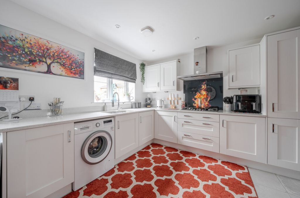 Property photo 3 of 24 1435814-8-69cd93846c818