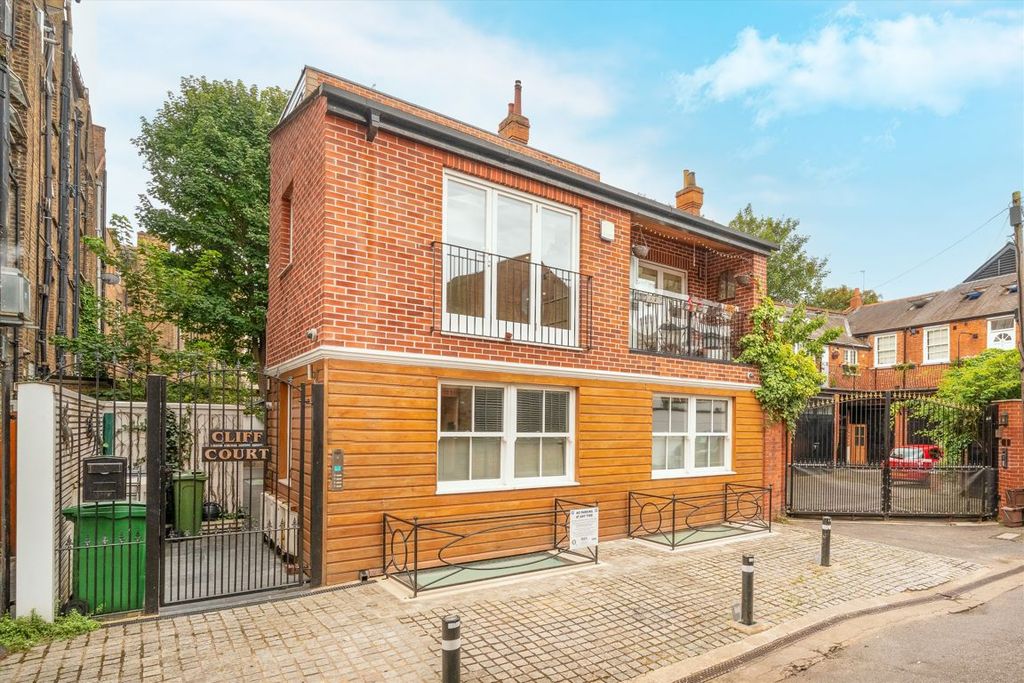 Property photo 1 of 6