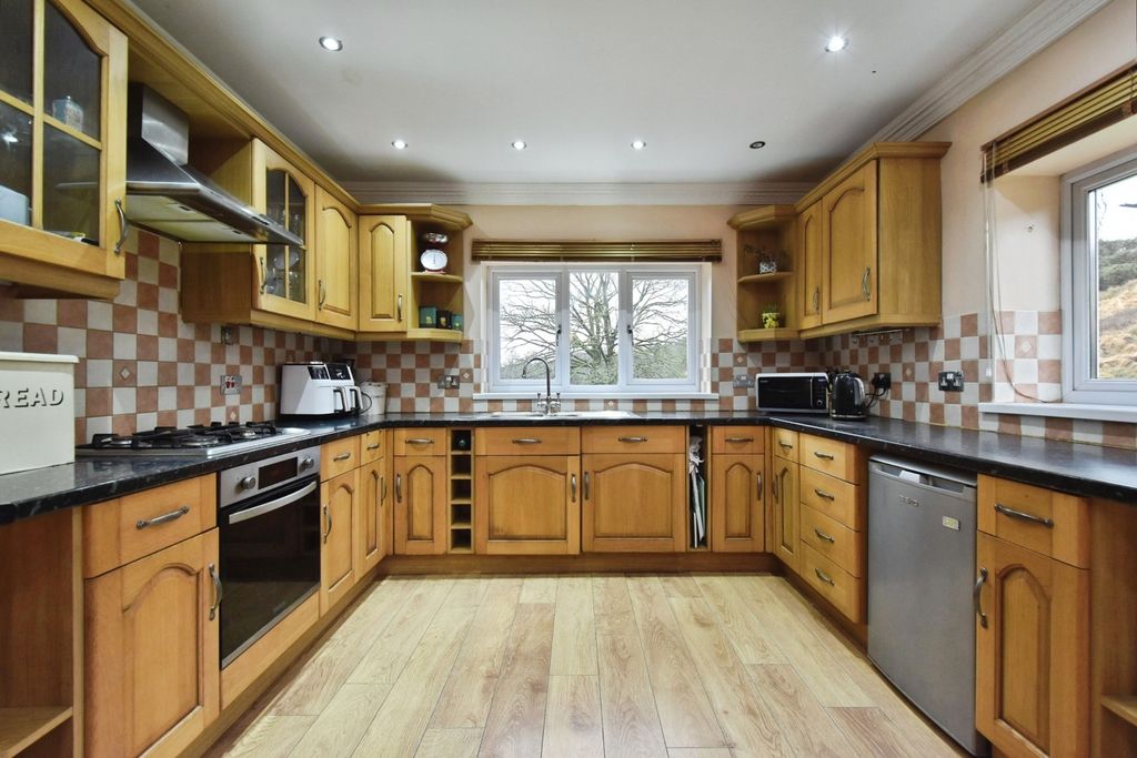 Property photo 3 of 29 Pbox-Img.Jpg