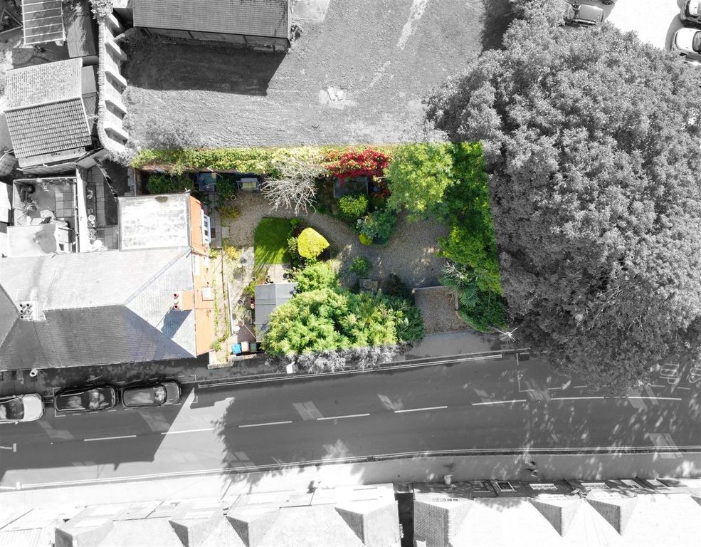 Property photo 2 of 11 Garden