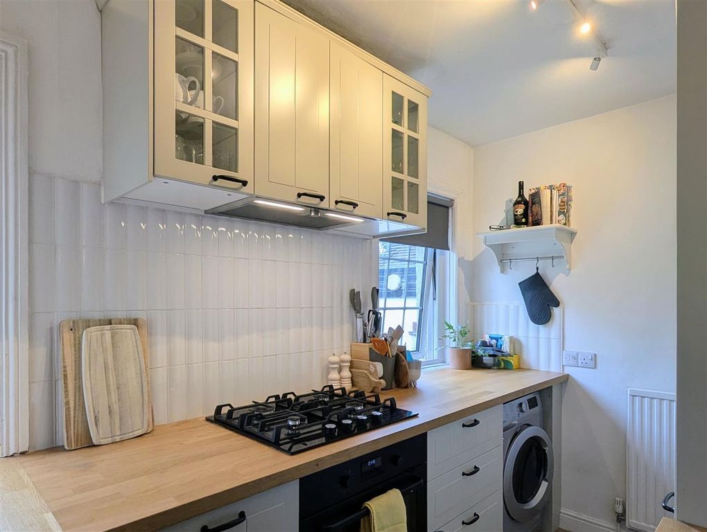 Property photo 3 of 20 Kitchen 2.Jpg