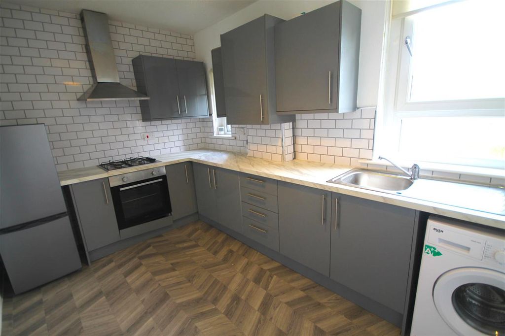 Property photo 2 of 10 Kitchen