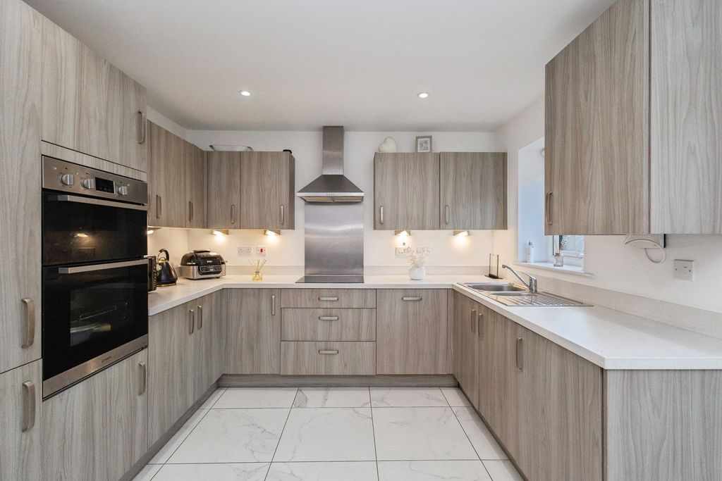 Property photo 3 of 20 Pbox-Img.Jpg