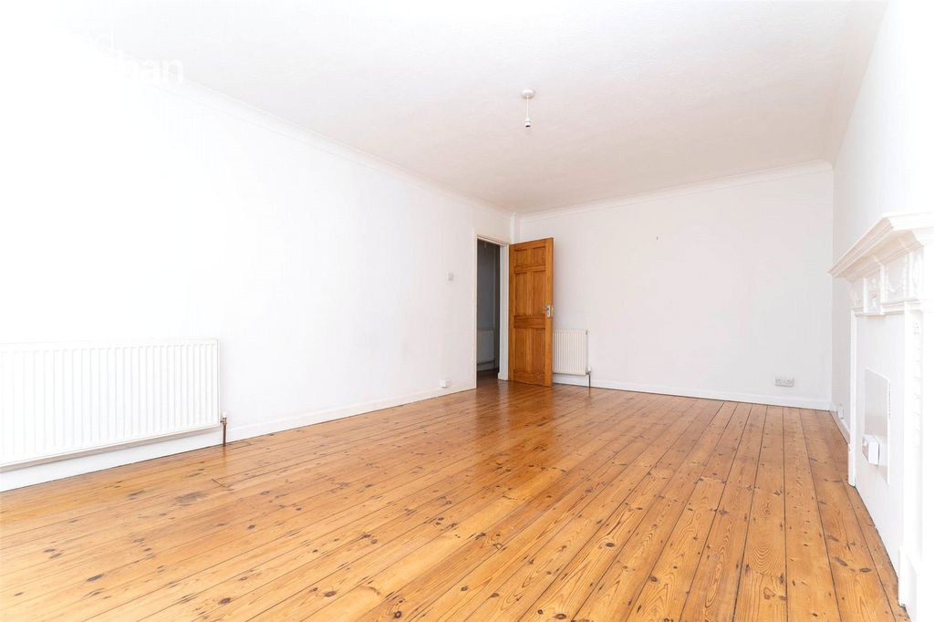 Property photo 3 of 9 Picture No. 17